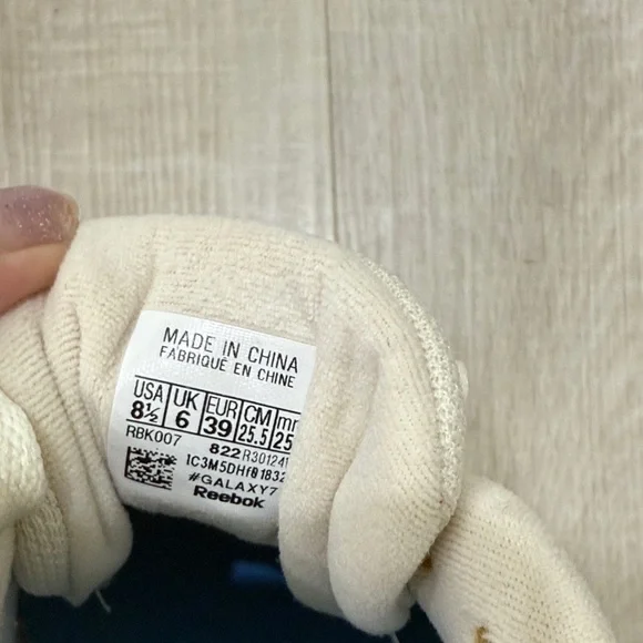 Reebok Beige and Blue Sneaker Shoes - Picture 4 of 9